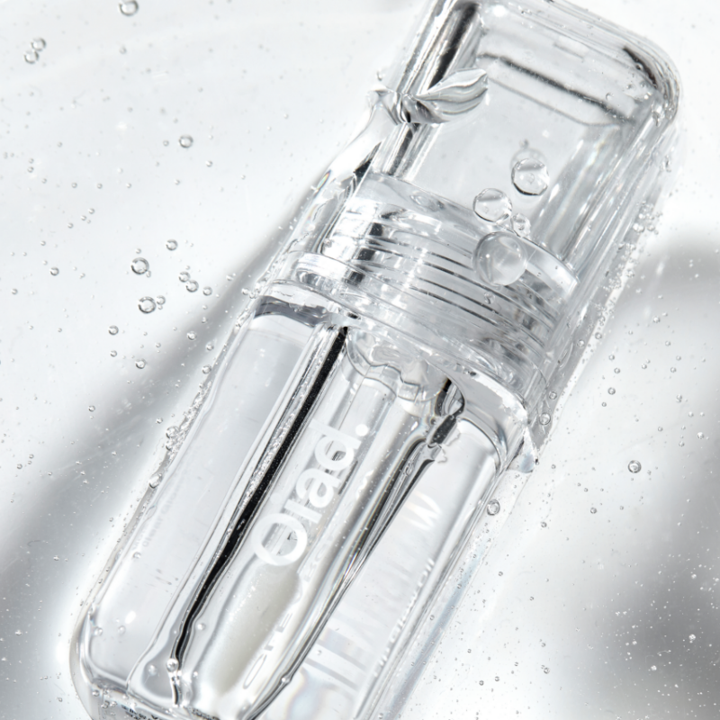 Once a day, the moment of experiencing Oiad's unique and "weird" mood becomes the freest moment to express your true self. Once a day, the moment of experiencing Oiad's unique and "weird" mood becomes the freest moment to express your true self. Multi-care lip oil that gives you a shining glow Glass-like Lip Gloss